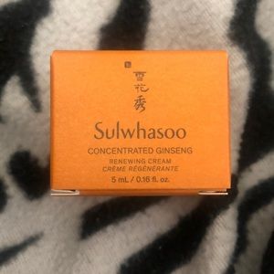 NWT face beauty sample